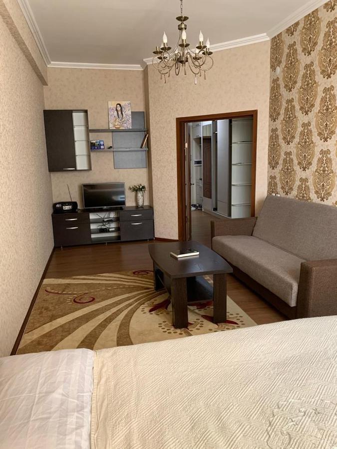 Bishkek, Promenade Appartamento Esterno foto