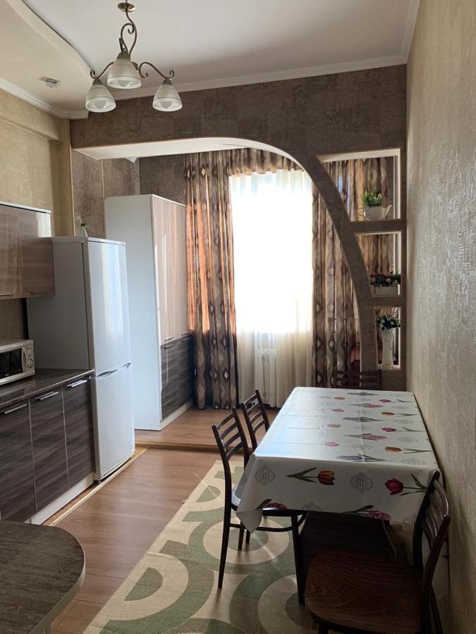 Bishkek, Promenade Appartamento Esterno foto