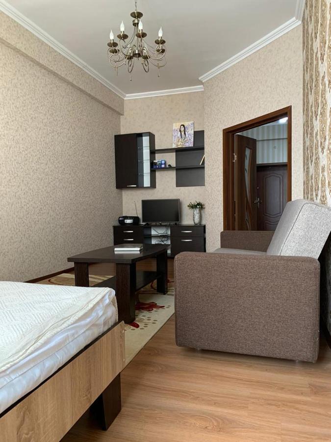 Bishkek, Promenade Appartamento Esterno foto